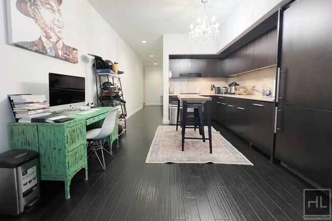 Photo - WALL STREET Unit 8
