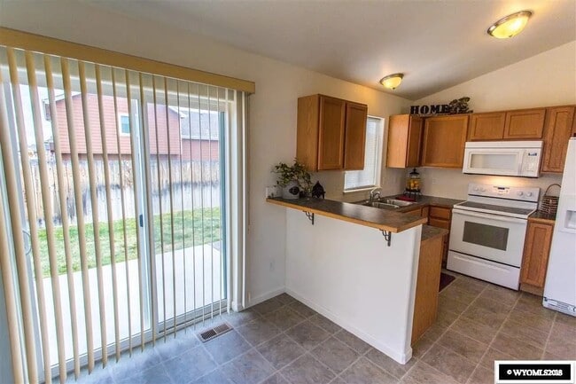 Photo - 881 Fulton St