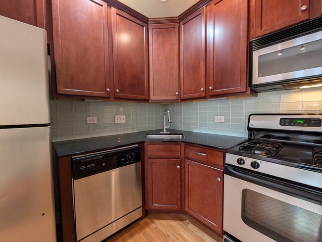 3246 N Clifton Ave Unit 3246-E1