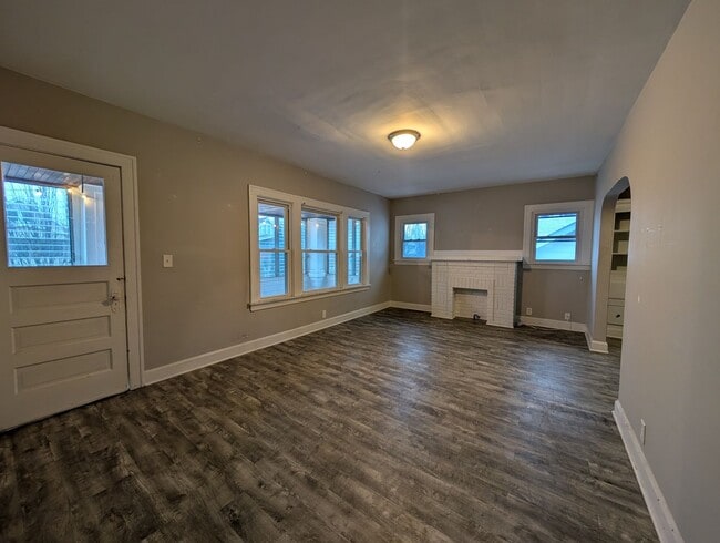 Photo - 2184 Wascana Ave