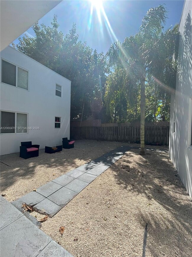 Photo - 5814 NE 4th Ct Unit 7