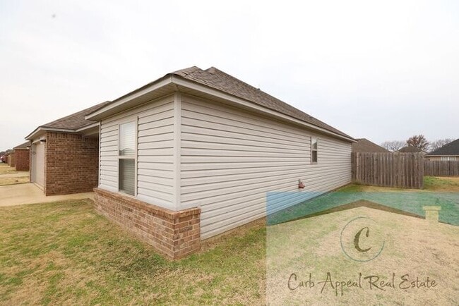Photo - Beautiful 3 bed / 2 bath home with fenced back yard - Nettleton!!