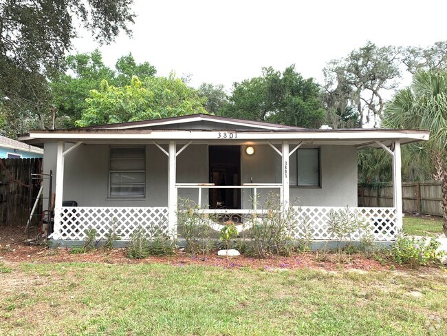 Building Photo - 3bed/2bath Single Family Home Available in...