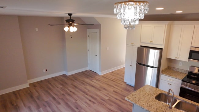 Photo - 233 Pineneedle Rd