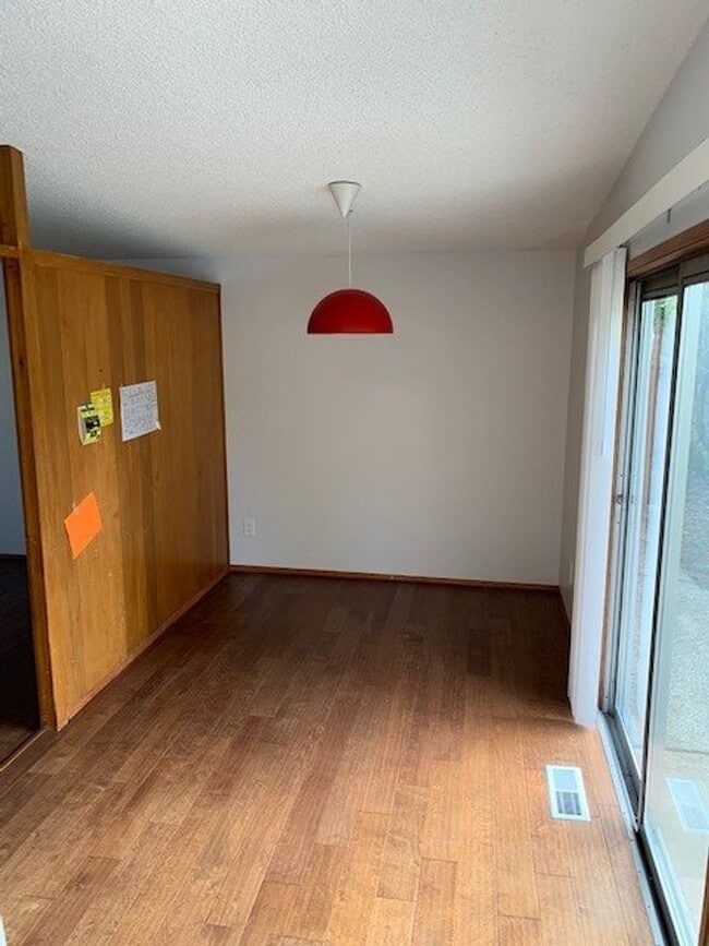 Photo - Newly Updated Bellevue/Interlake Rambler Home!