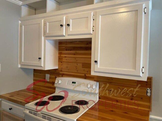 Photo - Super Cute 2 Bed Home Just 0.5 Miles from Campus