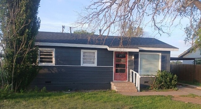 Building Photo - $0 First Month's Rent / $0 Deposit at Move-in