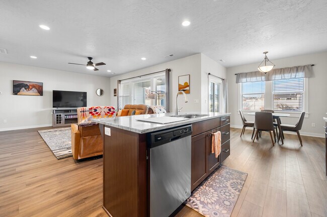 Photo - 1088 E Seraphina St