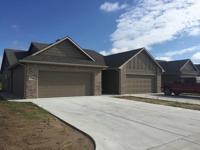 Building Photo - 3426 Sunflower Dr Unit 3426 E Sunflower Dr