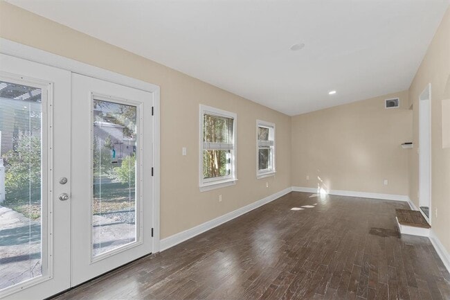 Photo - 400 E Monroe St