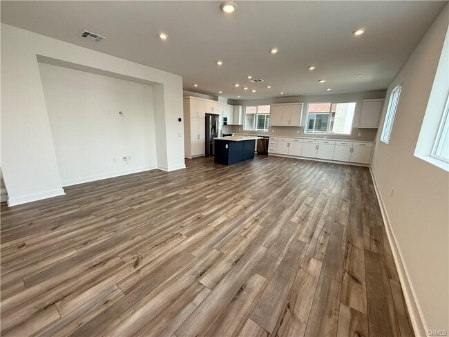 Photo - 693 S Lyon St