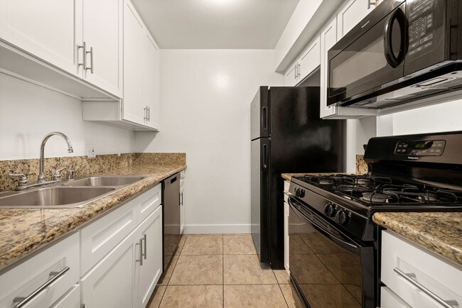 Chatsworth Plaza Apartments