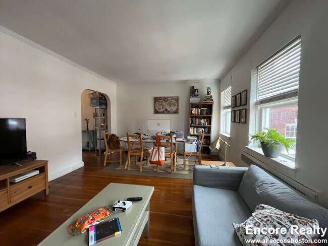 20 Fairbanks St Unit 8