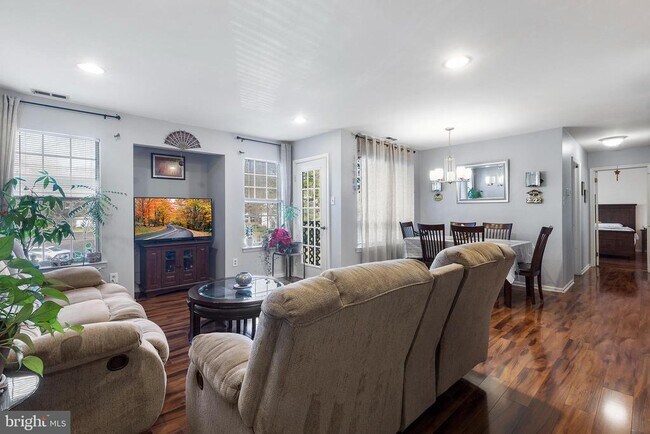 1102 Diamond Dr