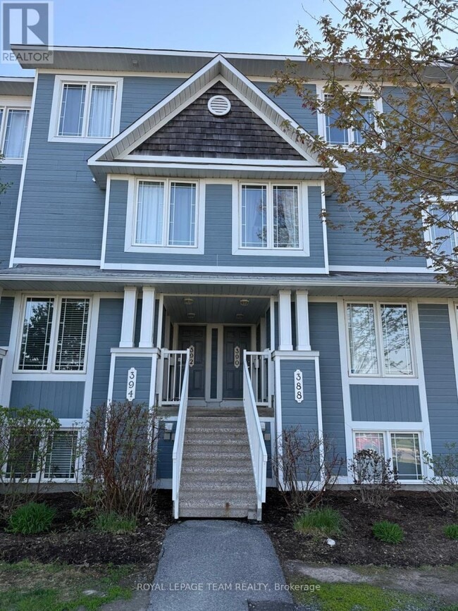Photo - 390 Crownridge Dr