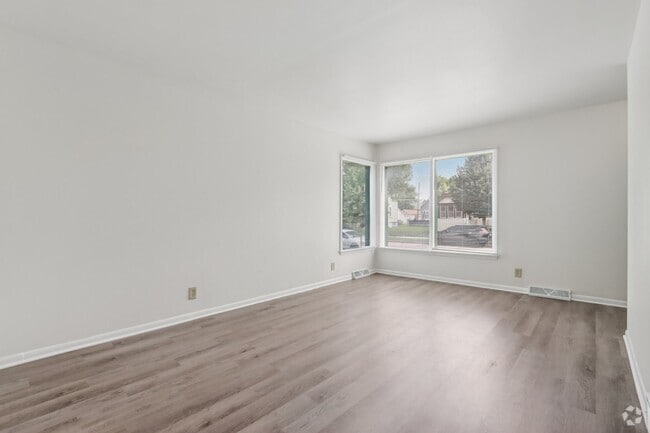 Building Photo - 1933 S 72nd St Unit 1933 - Lower Rental