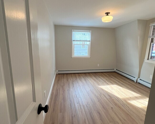 Photo - 156 Derby St Unit 3