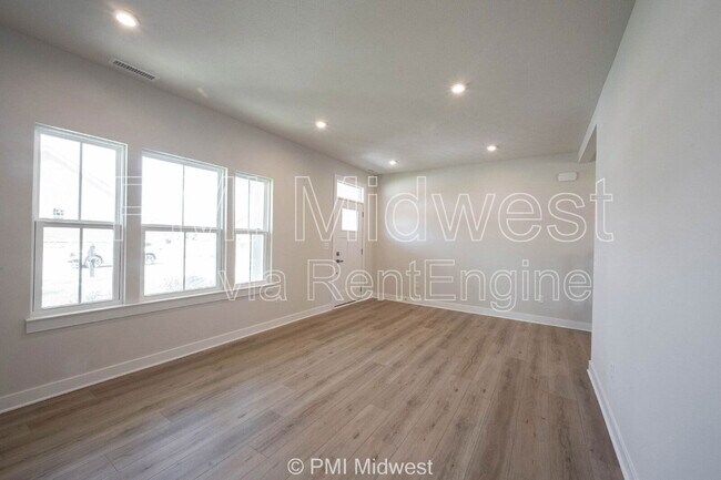 Photo - 581 Roosevelt St