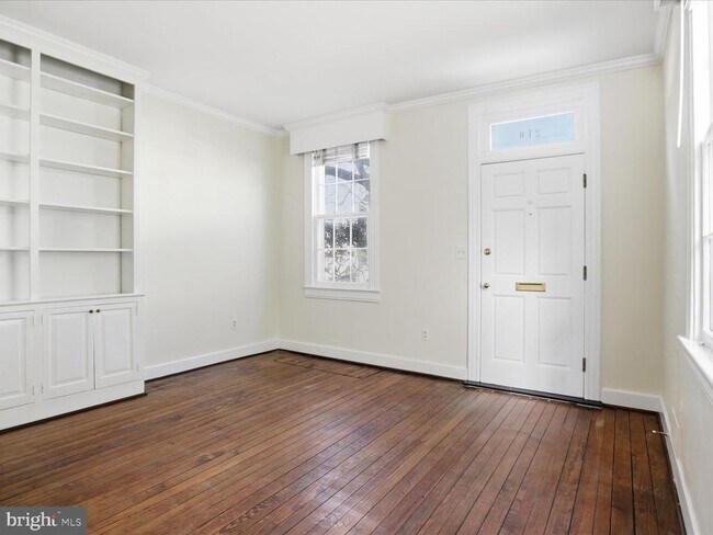 Photo - 210 Gibbon St