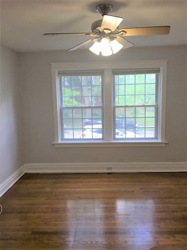 Family room - 4540 Flad Ave Unit E