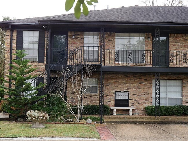 Building Photo - 1500 Woodhead St Unit 6