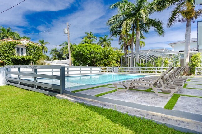 Photo - 1109 Hollywood Blvd