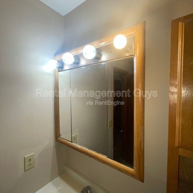 Photo - 3319 Longfellow Ave