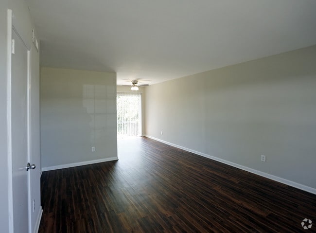 ¡Pisos de madera noble! - Chastaine Park Apartments