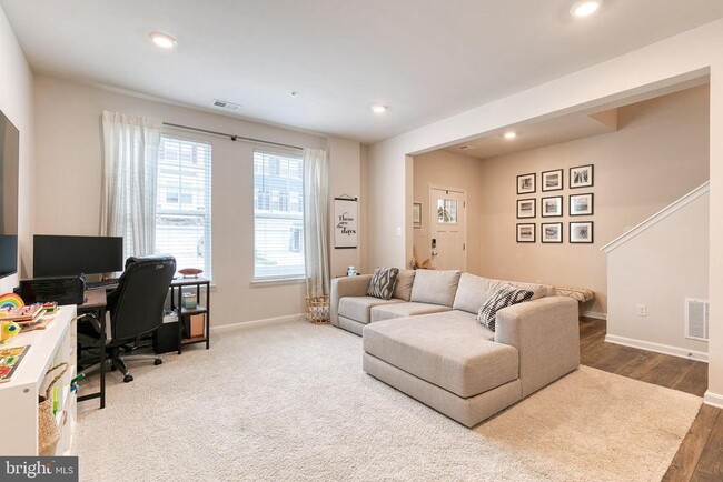 Photo - 2050 Hinshaw Dr