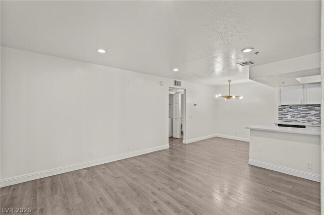 Photo - 4200 S Valley View Blvd Unidad 2047