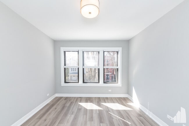Building Photo - 3930 N Janssen Ave Rental