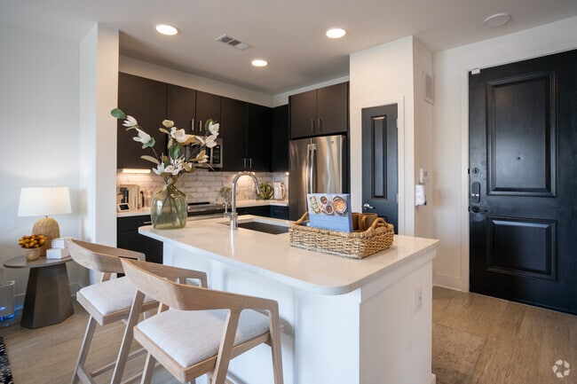 1BR, 1BA - 639SF