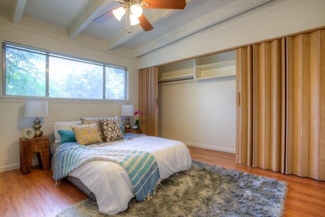 Building Photo - 3011 Whitis Ave Unit 105