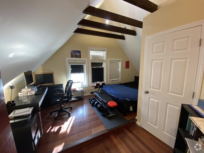 Building Photo - 384 Highland Ave Unit 2 Rental