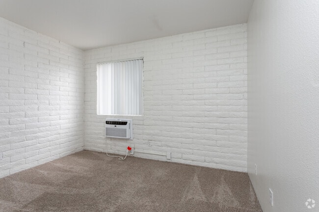 2BR, 1BA - 615 SF - Mountain Plaza Apartments