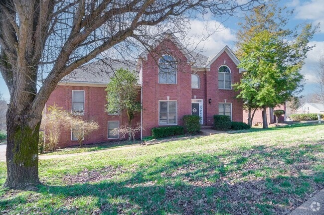 Building Photo - Spacious home situated on a fantastic cul-...
