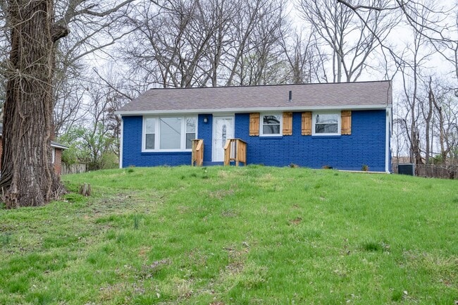Building Photo - 3914 Creekside Dr