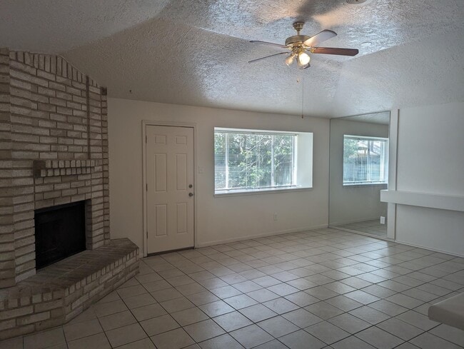 Photo - 21318 Meadowhill Dr
