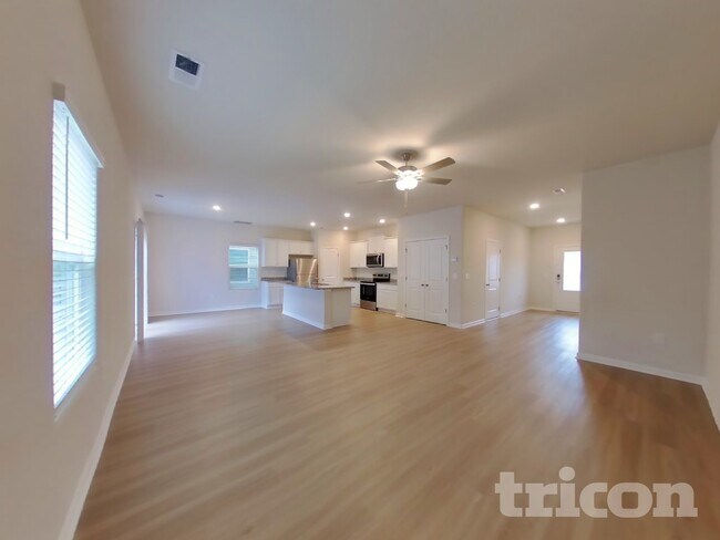 Photo - 727 Hawley St