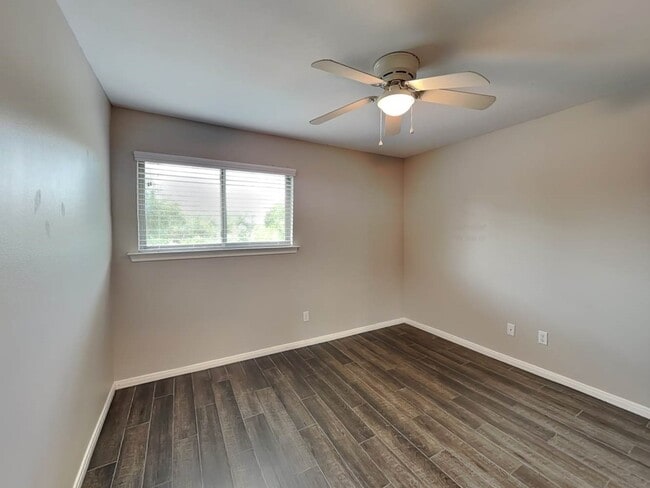 Building Photo - 179 Holly St Unit 201