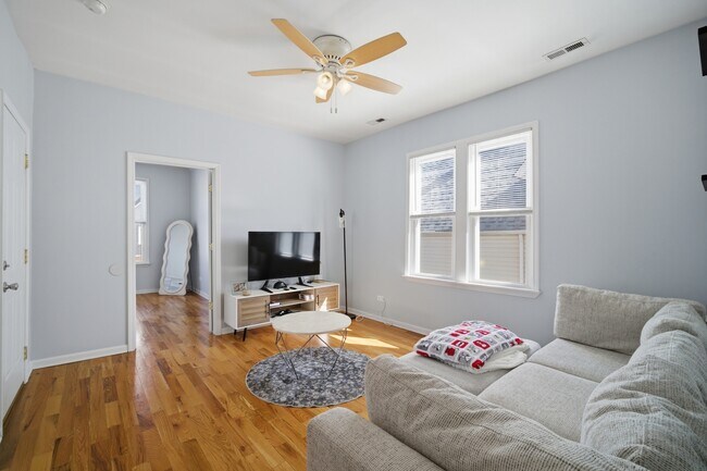 Photo - 3645 W McLean Ave Unidad 2