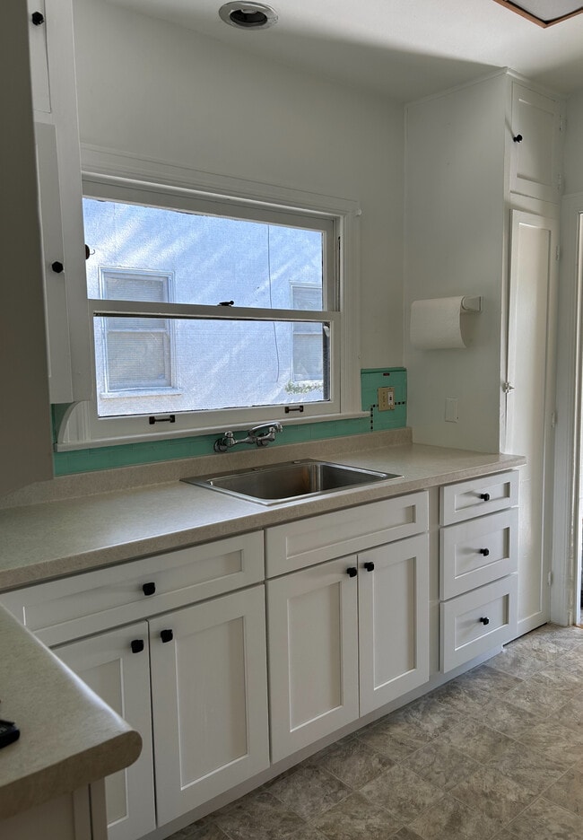 Photo - 759 W 26th St