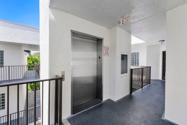 Photo - 5153 Floria Dr Unidad V