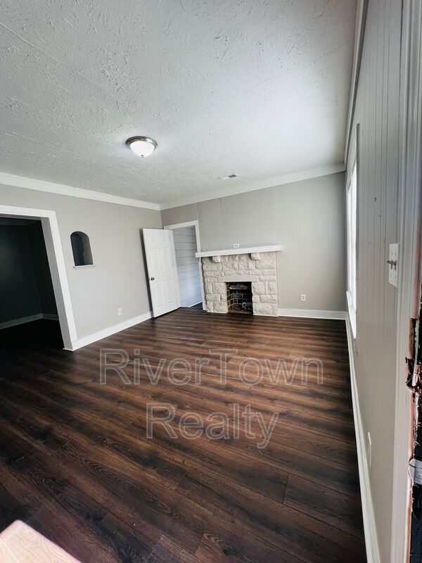 Photo - 907 Birch St