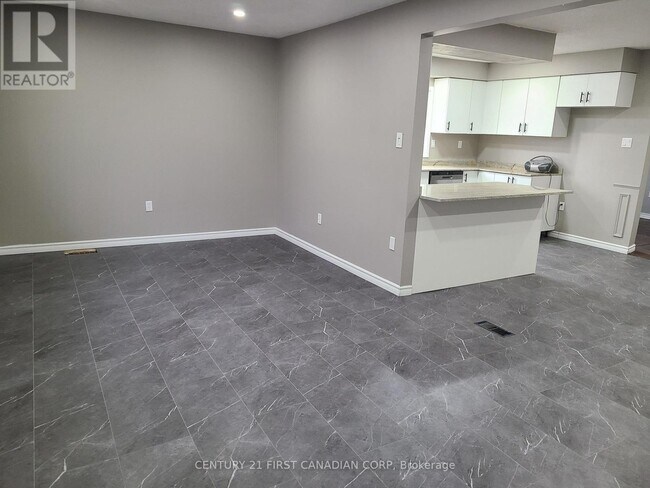 Photo - 1775 Oxford St E