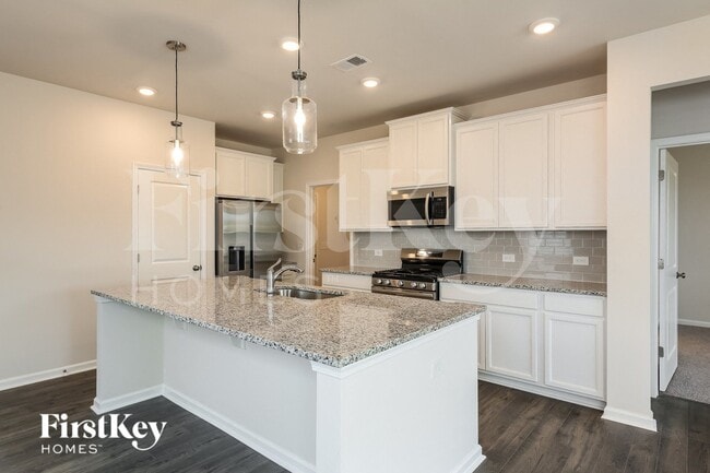 Photo - 525 Hillpark Ln