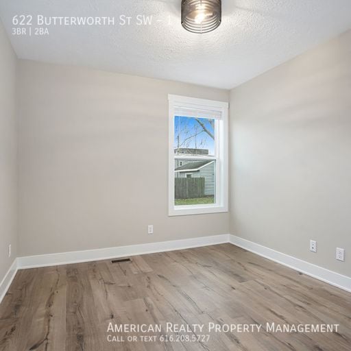 Photo - 622 Butterworth St SW Unit 1