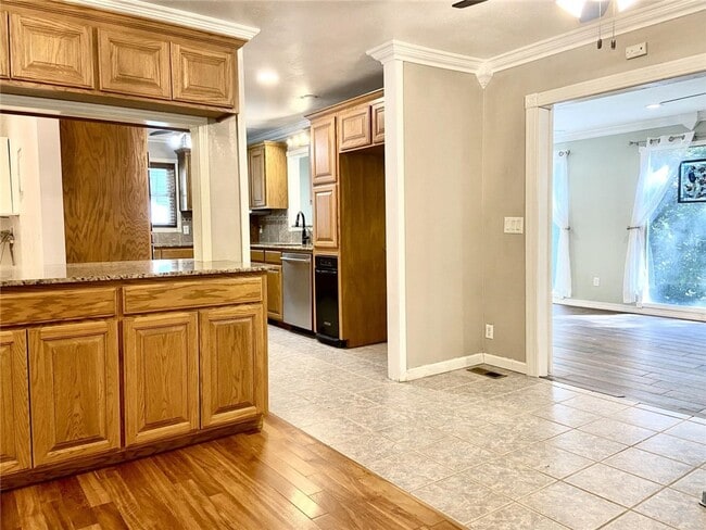 Photo - 7 Evesham Ln