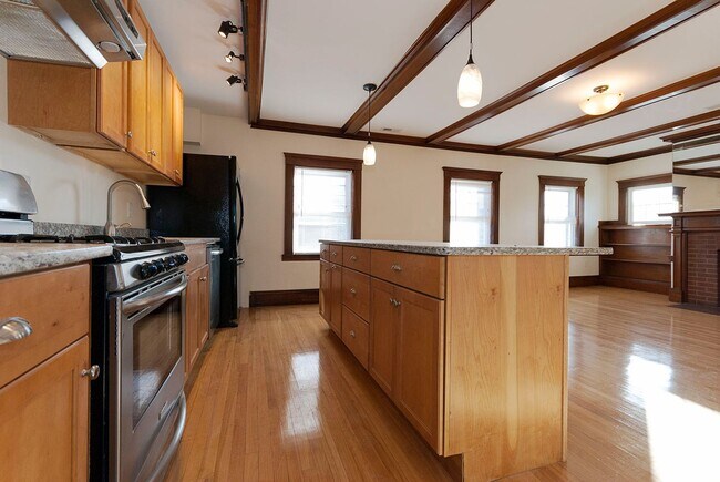 Photo - Nicely renovated, pet friendly 3 bed 3.5 bath unit for September!