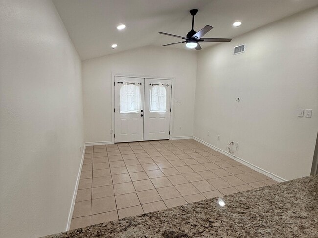 Photo - 1021 Savannah Loop